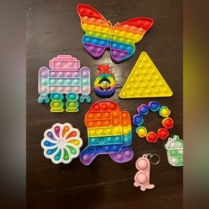 21 Pop-it/fidgit toys/fidgit spinners